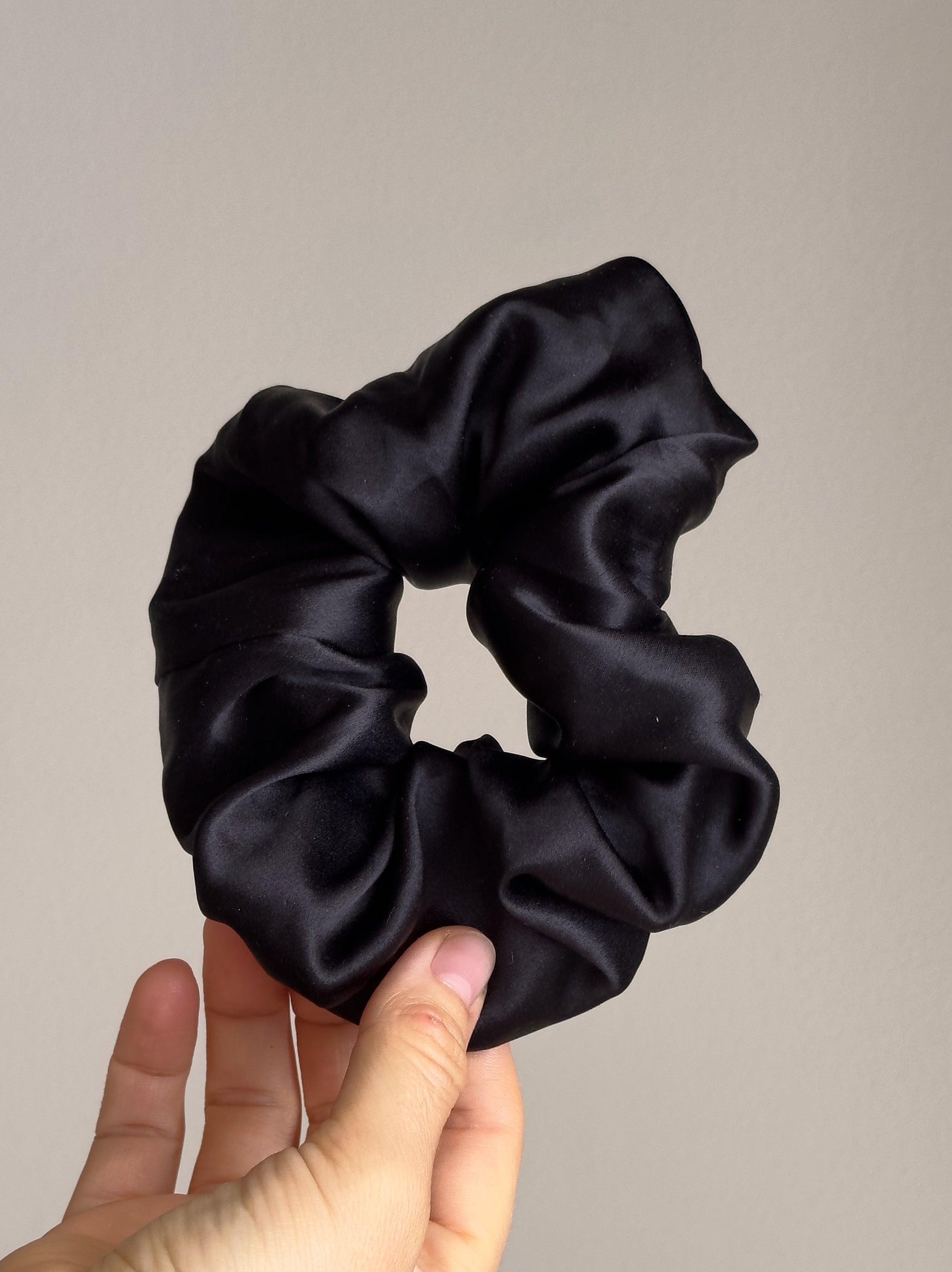 Silk Scrunchie 02